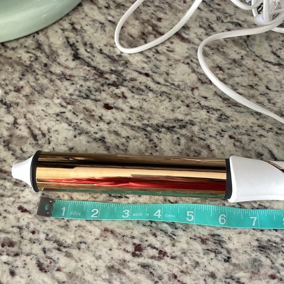 Kristin Ess Soft Wave Titanium Curling Wand, Beachy Waves & Curls 1 1/4" Barrel - Picture 3 of 14